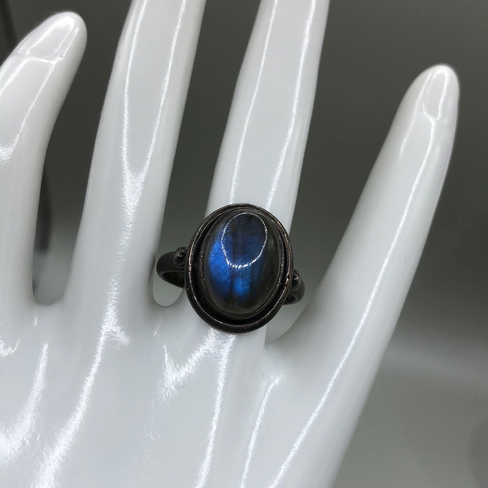 Vintage artisan handmade labrodarite stone sterling silver 925 ring.